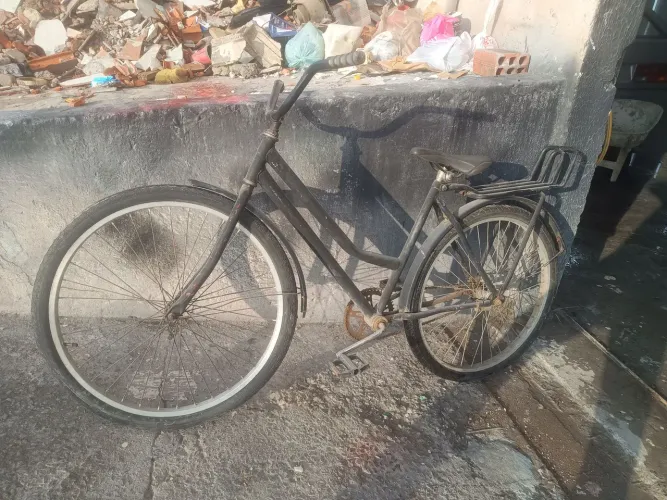Bicicleta Monark barra circular em boas condições 