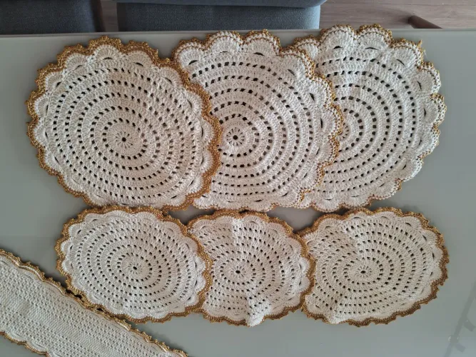 Jogo americano dourado crochet