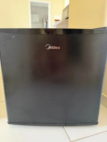Frigobar MIDEA