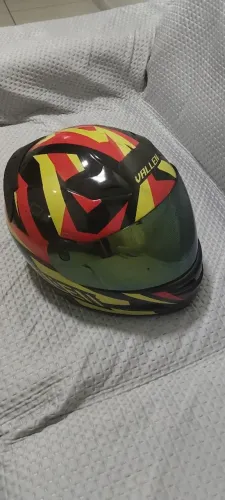 Capacete semi novo
