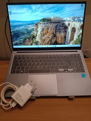 Samsung Book 4 Semi-novo