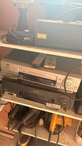 4 × Philips AW620 + 1 × JVC VHS 6-head Hi-Fi + 1 × Sharp VHS Hi-Fi