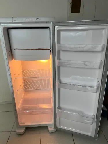 Geladeira com nota fiscal e na garantia comprada em Março/2026