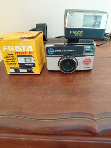 Máquina Fotográfica Kodak Vintage com Flash