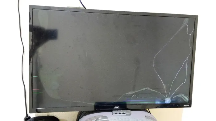 Smart TV AOC 32" Roku - Para Retirada de Peças (Tela Quebrada)