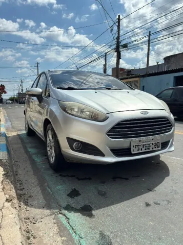 Ford Fiesta 1.6 16V Flex Aut. 5P 2016