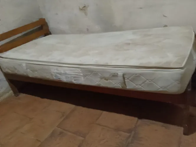 Cama de solteiro semi novo