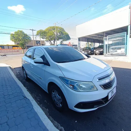 Chevrolet Onix Hatch LT 1.0 8V Flex Power Mec. 4P 2013