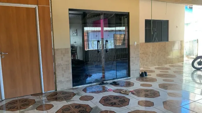 Casa no Cj. Rio Candeias, 2 quartos, 2 vagas garagem, murada e 5 min da Faculdade FIMCA.