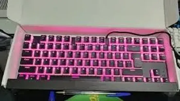 Teclado Avro Pro tKL Switch red Teclas Pudim