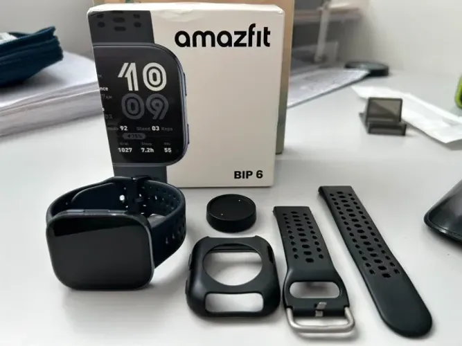 SMARTWATCH AMAZFIT BIP 6 + CAPA E PULSEIRA EXTRA