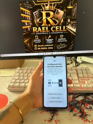 Samsung A05s semi novo com alguma marca de uso na lateral, mas tá funcionando normalmente 