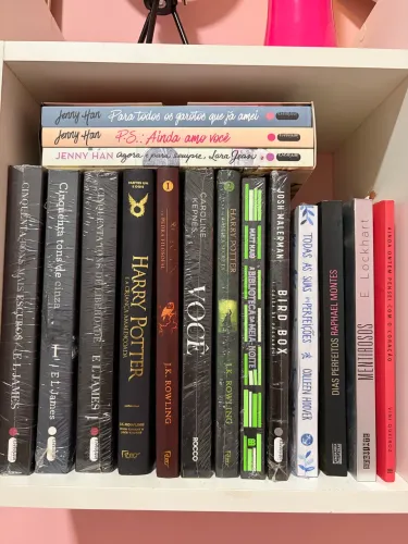 Combo com 50 Livros! Perfeito pra quem ama uma leitura