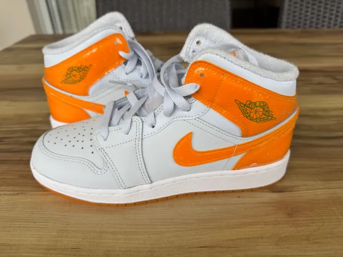 Tênis NOVO Nike Air Jordan 1 Mid Laranja/Branco - Tamanho 37