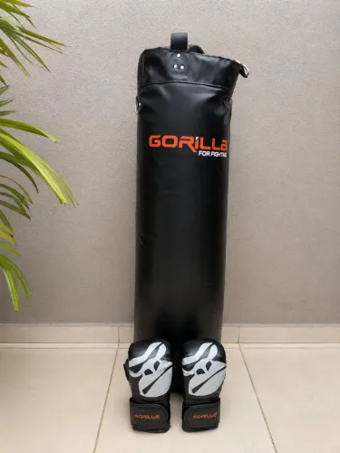 saco de pancada 120cm com par de luvas em bom estado porém um pouco encardidas
