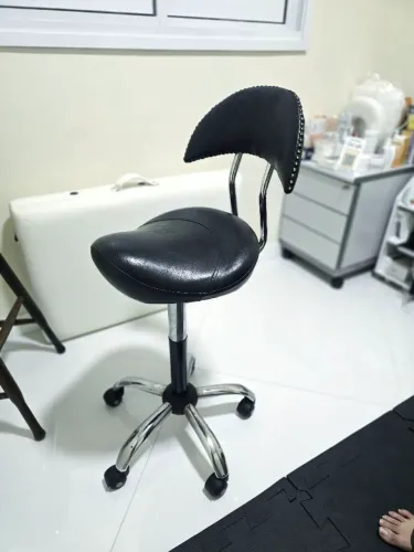 Cadeira Mocho Sela Soft Encosto Giratório Hidráulico Preto