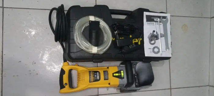 Vendo máquina de cortar parede vonder