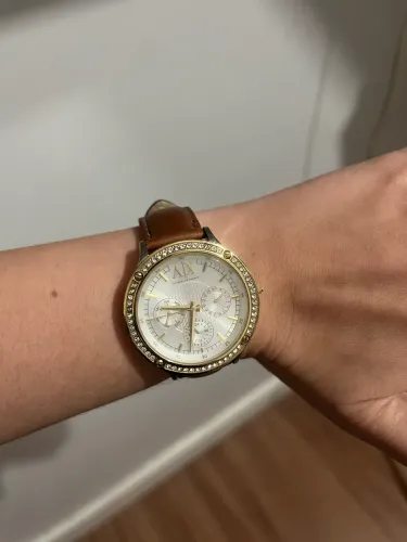 Relógio Feminino com Pulseira de Couro Armani Exchange