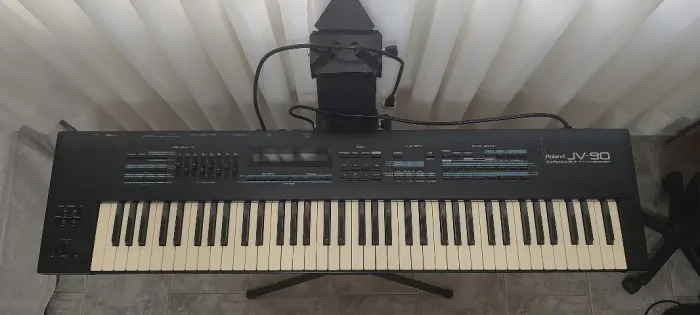 Teclado Sintetizador Roland JV-90 + Case reforçada