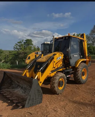 RETROESCAVADEIRA JCB 3CX 2021