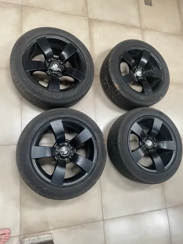 Roda BMW modelo 530I , série 5 rodas aro 17 com pneus 215/55 R 17 .