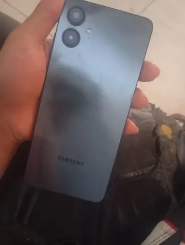 Telefone semi novo Sansung A06