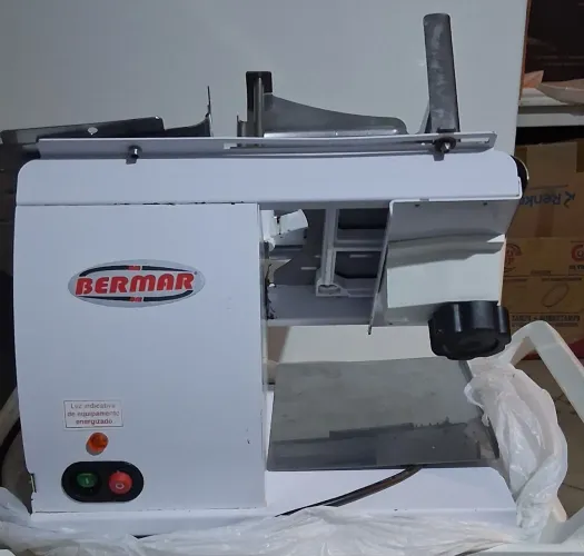 Fatiadora de frios Bermar 07 Bivolt com afiador