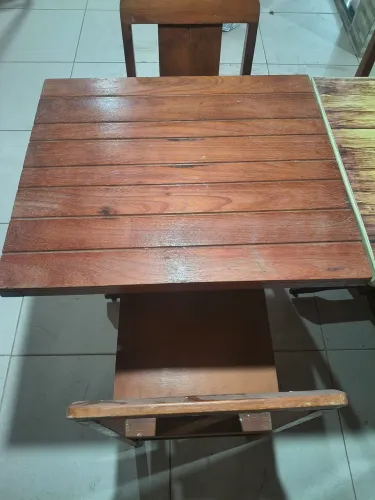 Mesa de madeira reforçada em ótimo estado