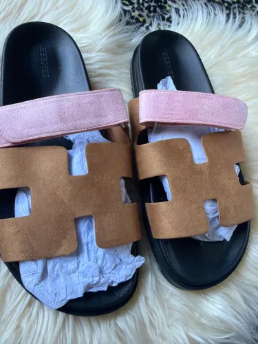 Sandália Hèrmes Camel e rosa loja premium 