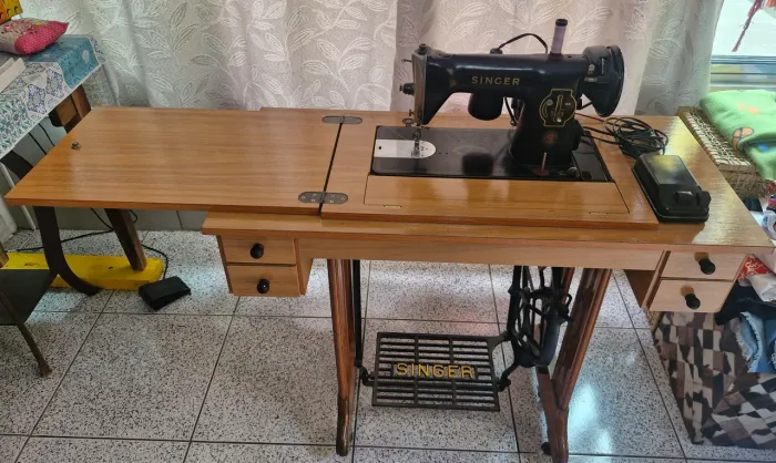 MÁQUINA COSTURA SINGER ELÉTRICA