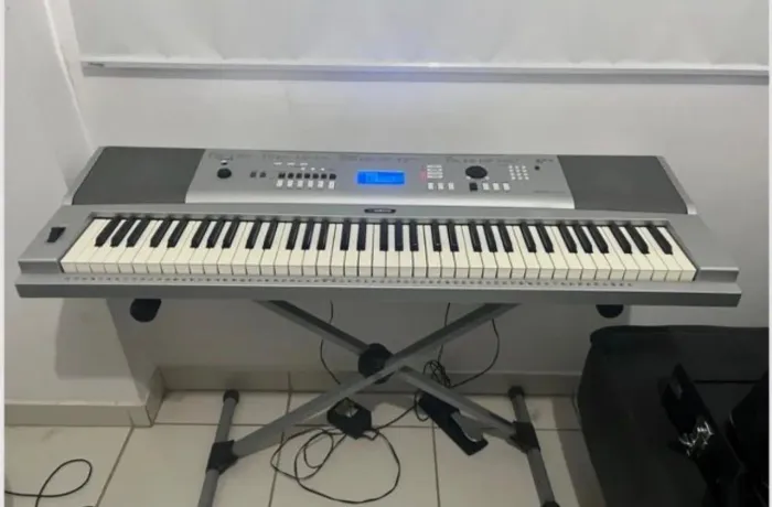 Piano Digital Yamaha DGX 230