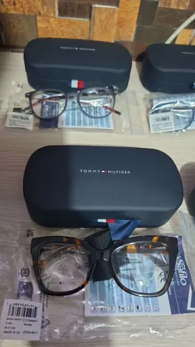 ?Armação de Óculos de Grau Tommy Hilfiger Original (Nova)?.