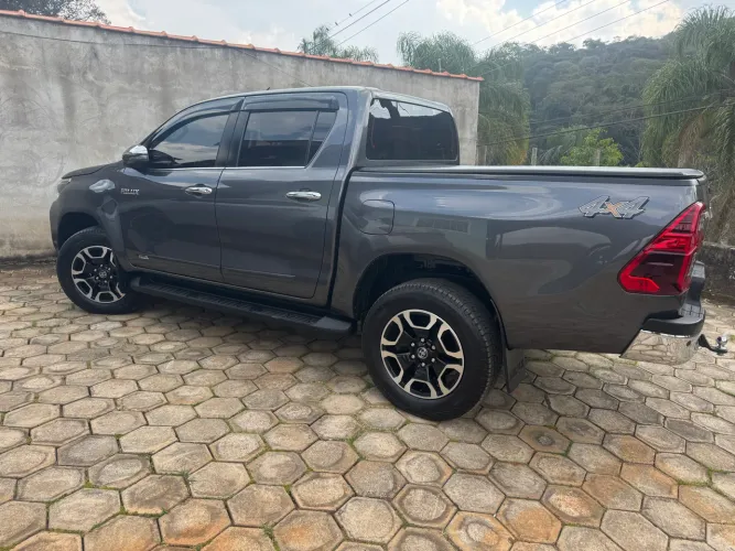 Toyota Hilux CD SRX 4X4 2.8 TDI 16V Diesel Aut. 2023
