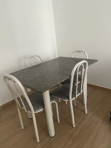 MESA DE MÁRMORE + 4 CADEIRAS
