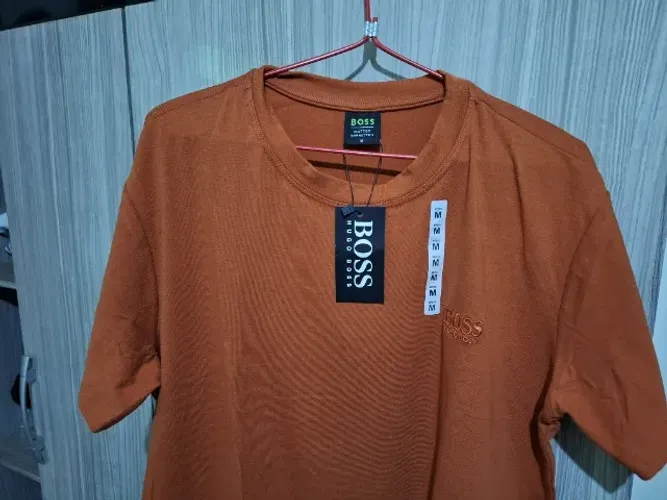 Camiseta Hugo Boss tamanho M nova.