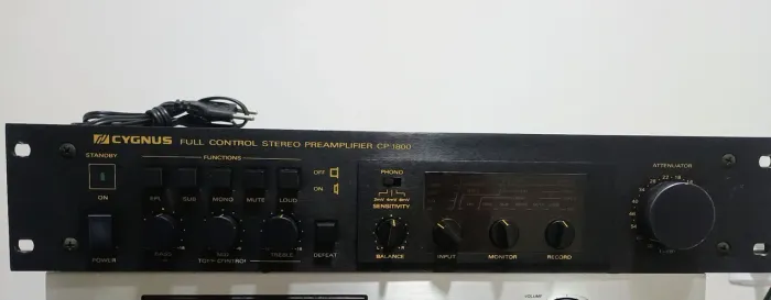 Pré amplificador CP1800 