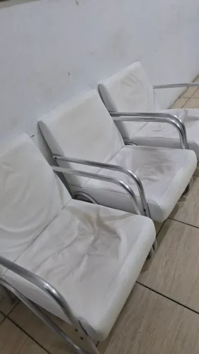 Cadeira de alumínio e couro legítimo