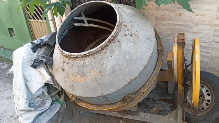 Alugo betoneira