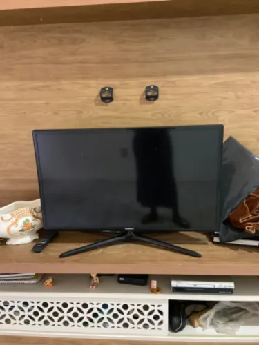 Televisão com defeito no visor, aparece a imagem pela metade