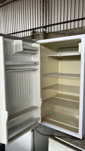 Frigobar gelando muito