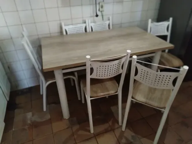 Mesa com. 6 cadeiras