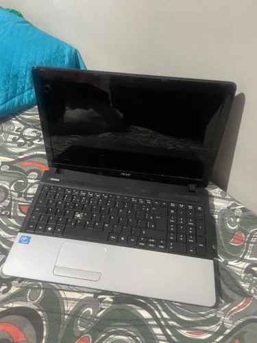 Notebook usado para peças ou reparo.