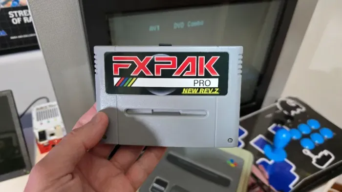 Cartuchod flashcart FX Pak Pro de Super Nintendo com SD 16GB - roda todos chips especiais