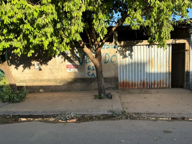 VENDE-SE CASA - SENADOR CANEDO