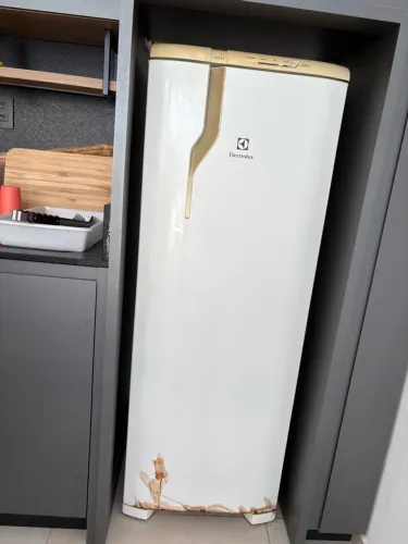 Geladeira 240L