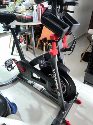 Schwinn IC4 - Profissional - Estado de nova