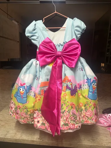 Vestido tema galinha pintadinha