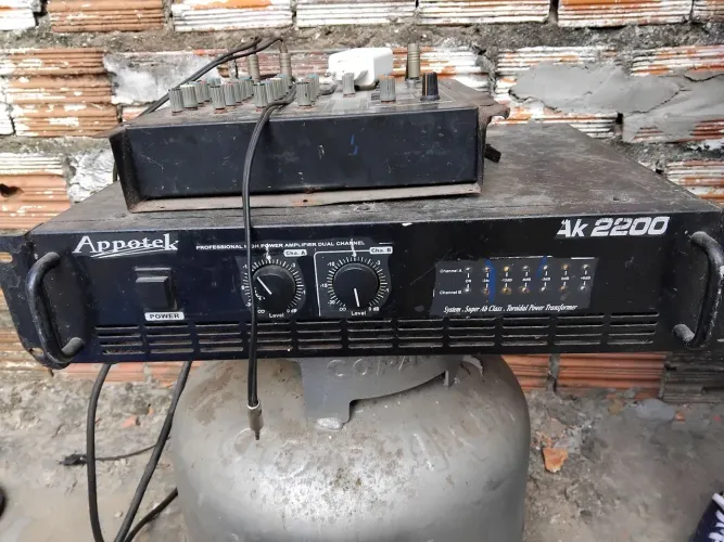 Amplificador AK2200 .