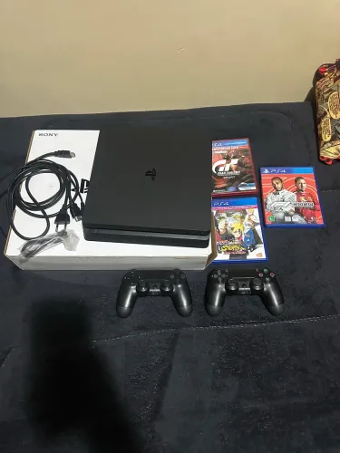 Ps4 (PlayStation 4) 1tb (3 jogos 2 controles)
