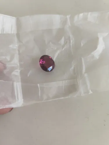 Garnet -- 5.69 cts
